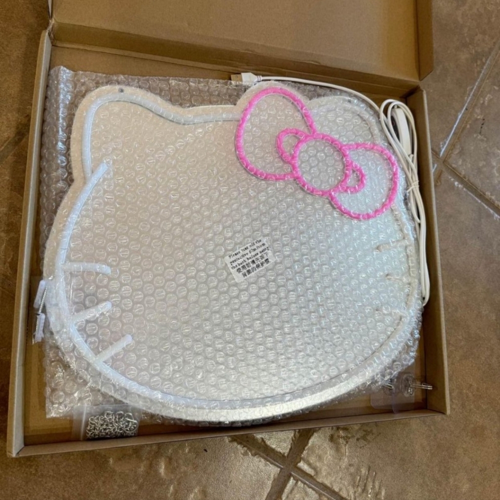 New Hello Kitty Led lighted mirror 15"